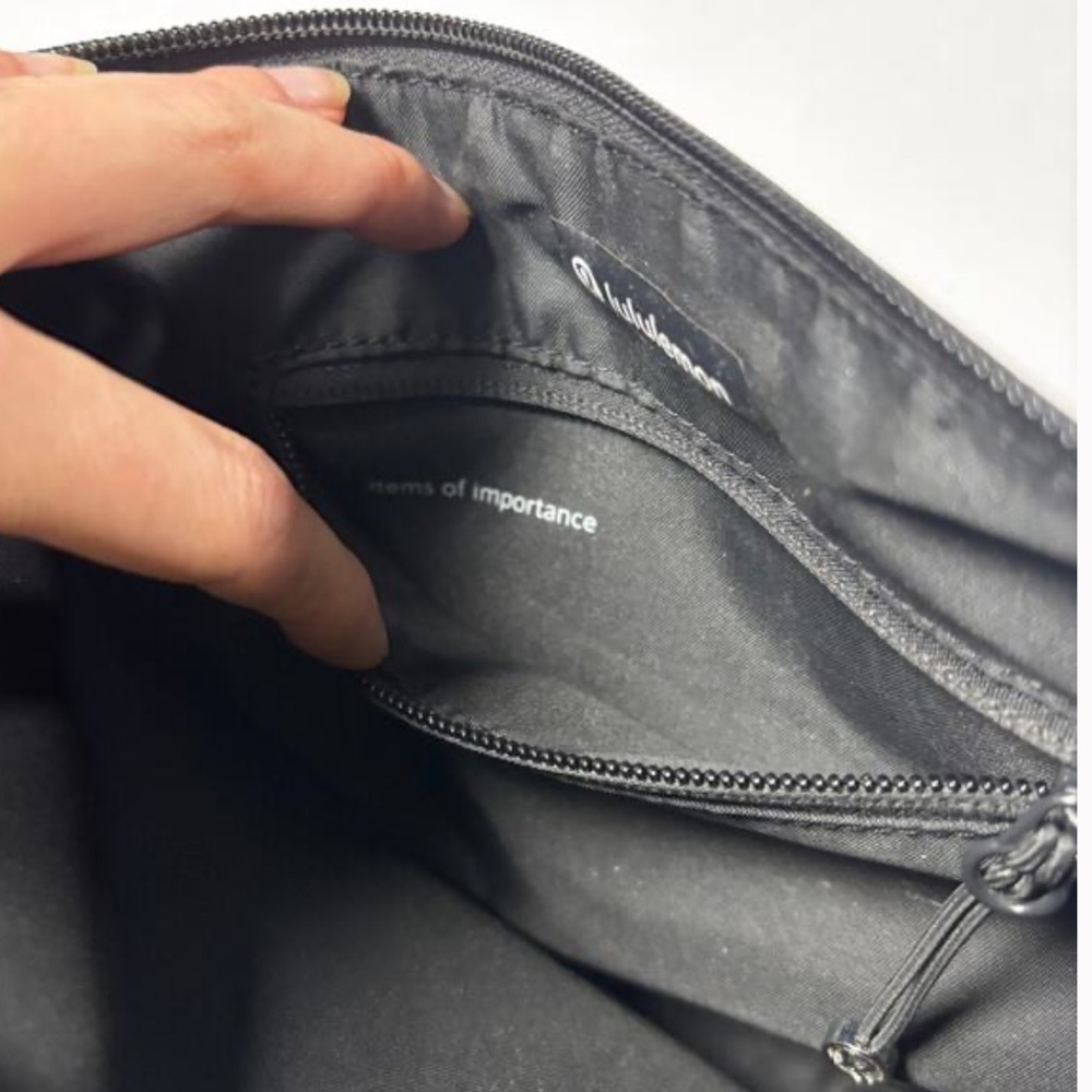 lululemon Everywhere Crossbody Bag Black Silver Metal Hardware Water Repellent - Picture 15 of 15